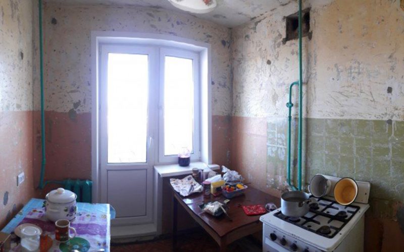  Дочь отремонтировала кухню матери своими руками за 40.000 рублей!