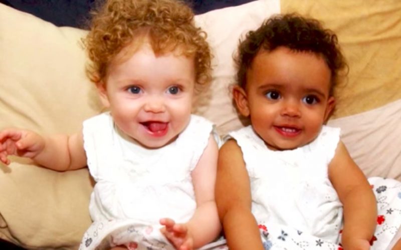  Никто не верил, что эти девочки – близняшки. Как родители объяснили этот факт?