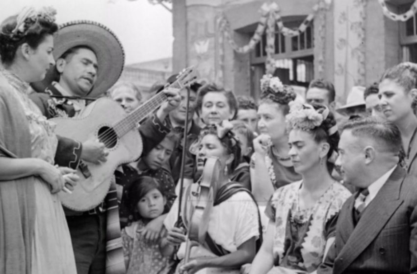  “Бунтарка Мишель”: за что женщины Мексики почитают собирательницу народных песен