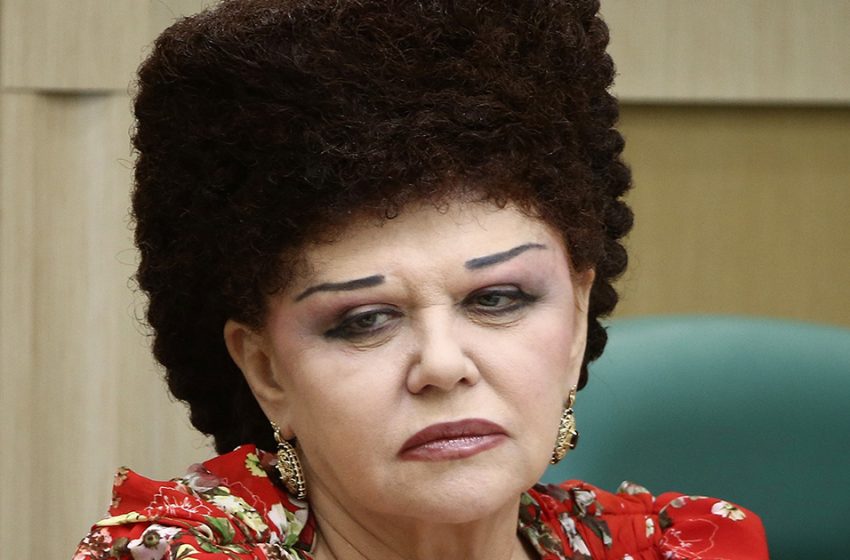  «Женщина с гнездом кукушки на голове»: В Сети появились архивные снимки политика Валентины Петренко