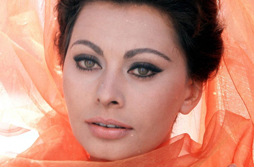  “Egyáltalán Nem Hasonlít A Nagyanyjára”: Sophia Loren 17 Éves Unokájának Megjelenése Vitatott Téma Volt Az Interneten!